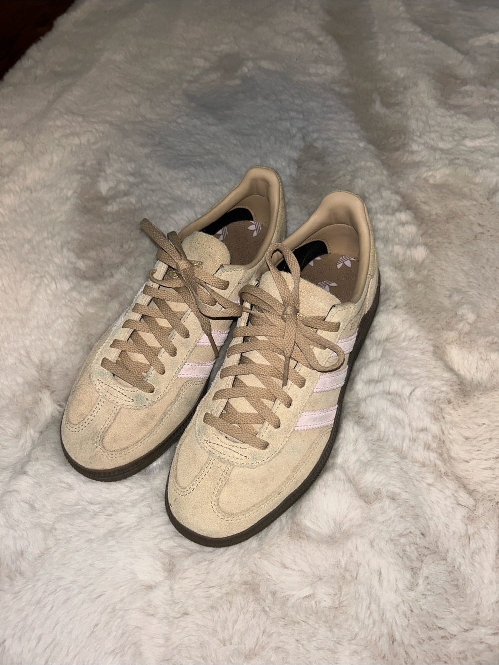 Women’s Suede Samba Spezial Sneakers in Beige with Pink Accents